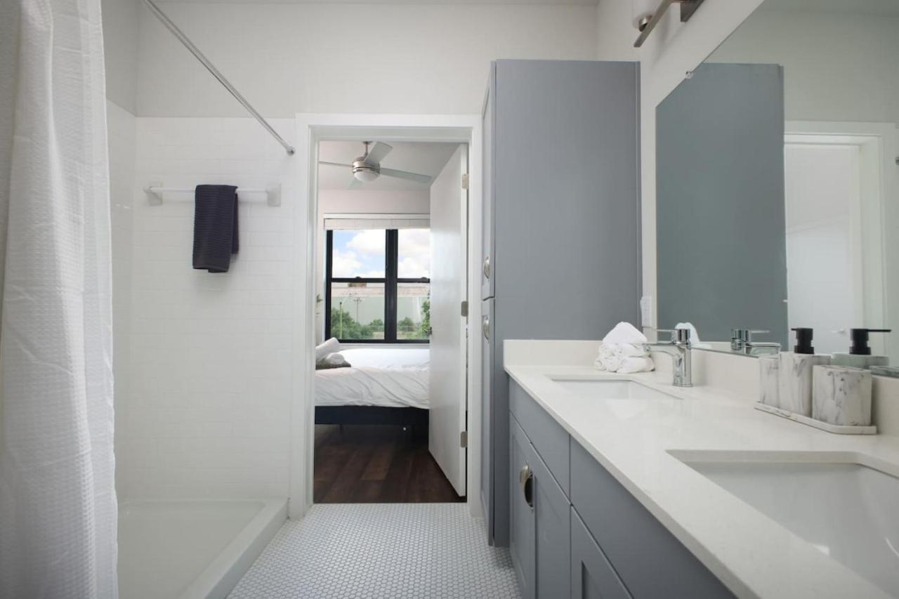Modern 2br-w Prkng, Near Rvrwalk, Dome & Conv Ctr *