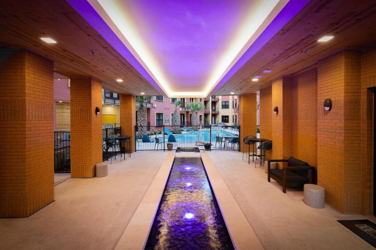 Modern 2br-w Prkng, Near Rvrwalk, Dome & Conv Ctr Apartment