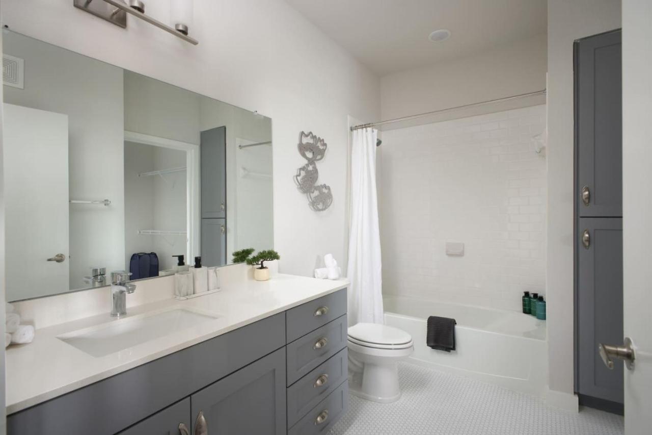 Modern 2br-w Prkng, Near Rvrwalk, Dome & Conv Ctr Apartment *