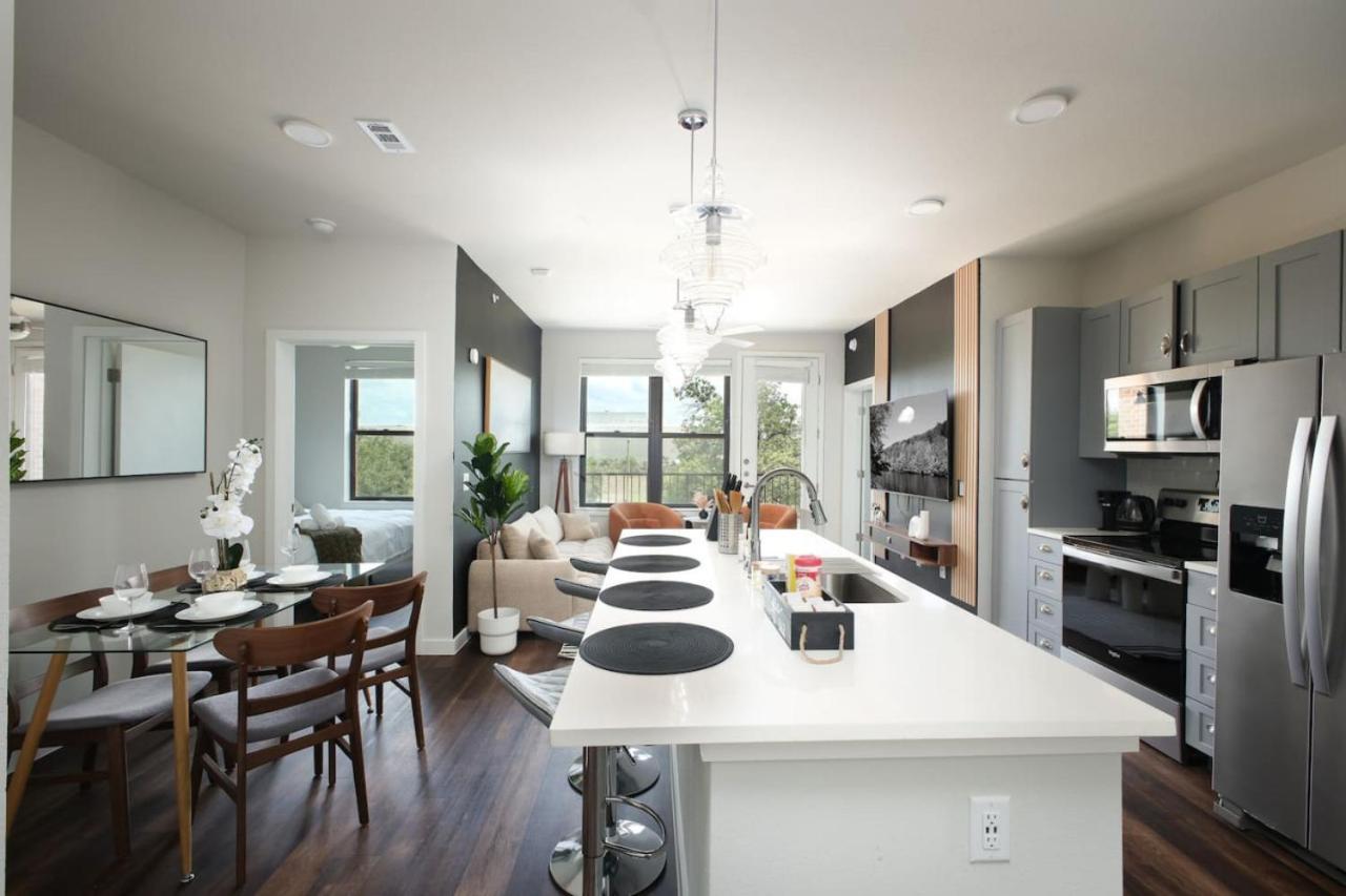 Modern 2br-w Prkng, Near Rvrwalk, Dome & Conv Ctr