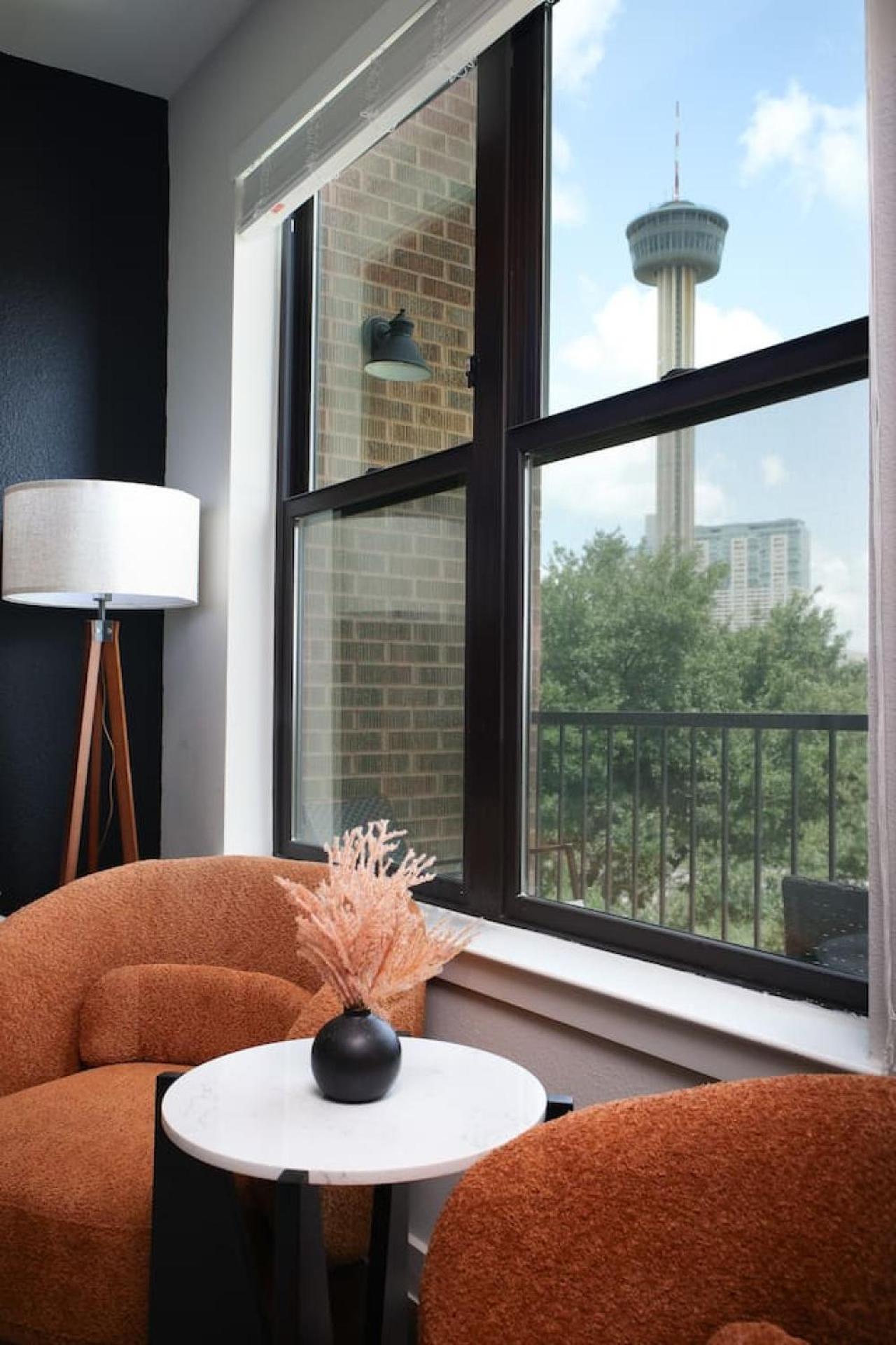 Modern 2br-w Prkng, Near Rvrwalk, Dome & Conv Ctr Apartment